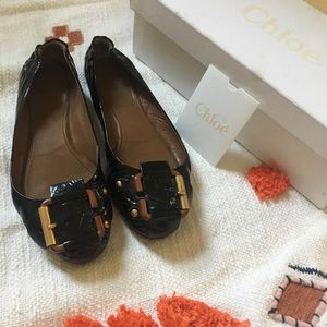 CHLOÉ patent leather buckle flats